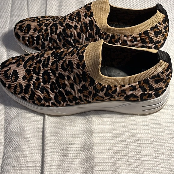 2/$30 Steve Madden Slip on Cheetah print sneakers size 10 - Picture 4 of 11